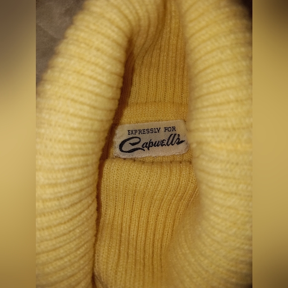 Cream colored turtle neck sweater - Picture 4 of 4